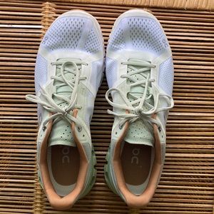 Oncloud sneakers: Aloe, great condition, worn few times